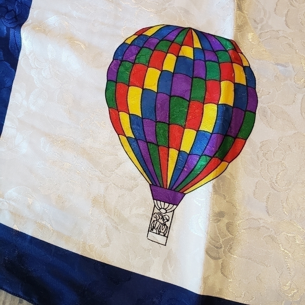 balloon Scarf - Picture 2 of 7